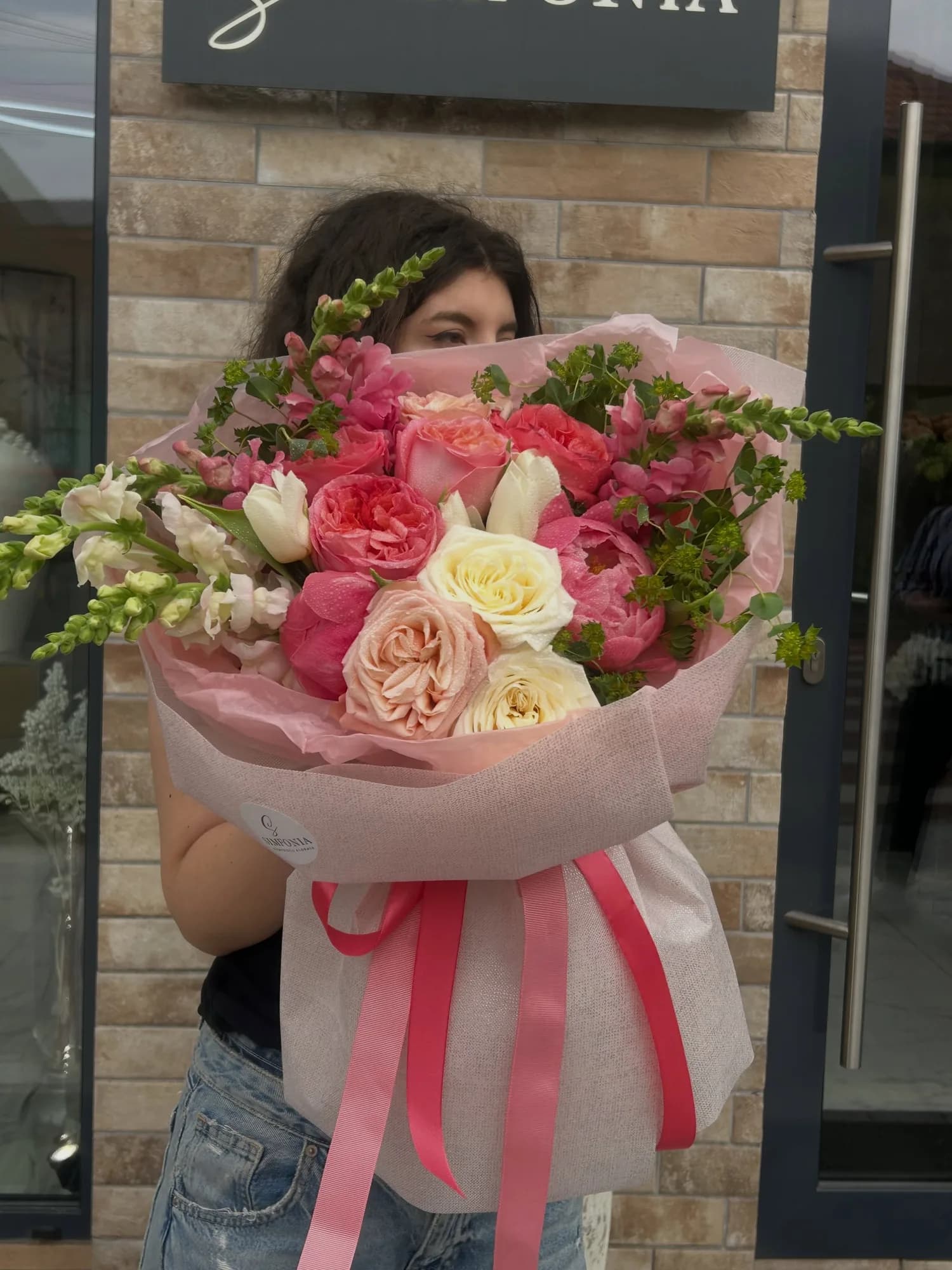 Buchet coral cu bujori