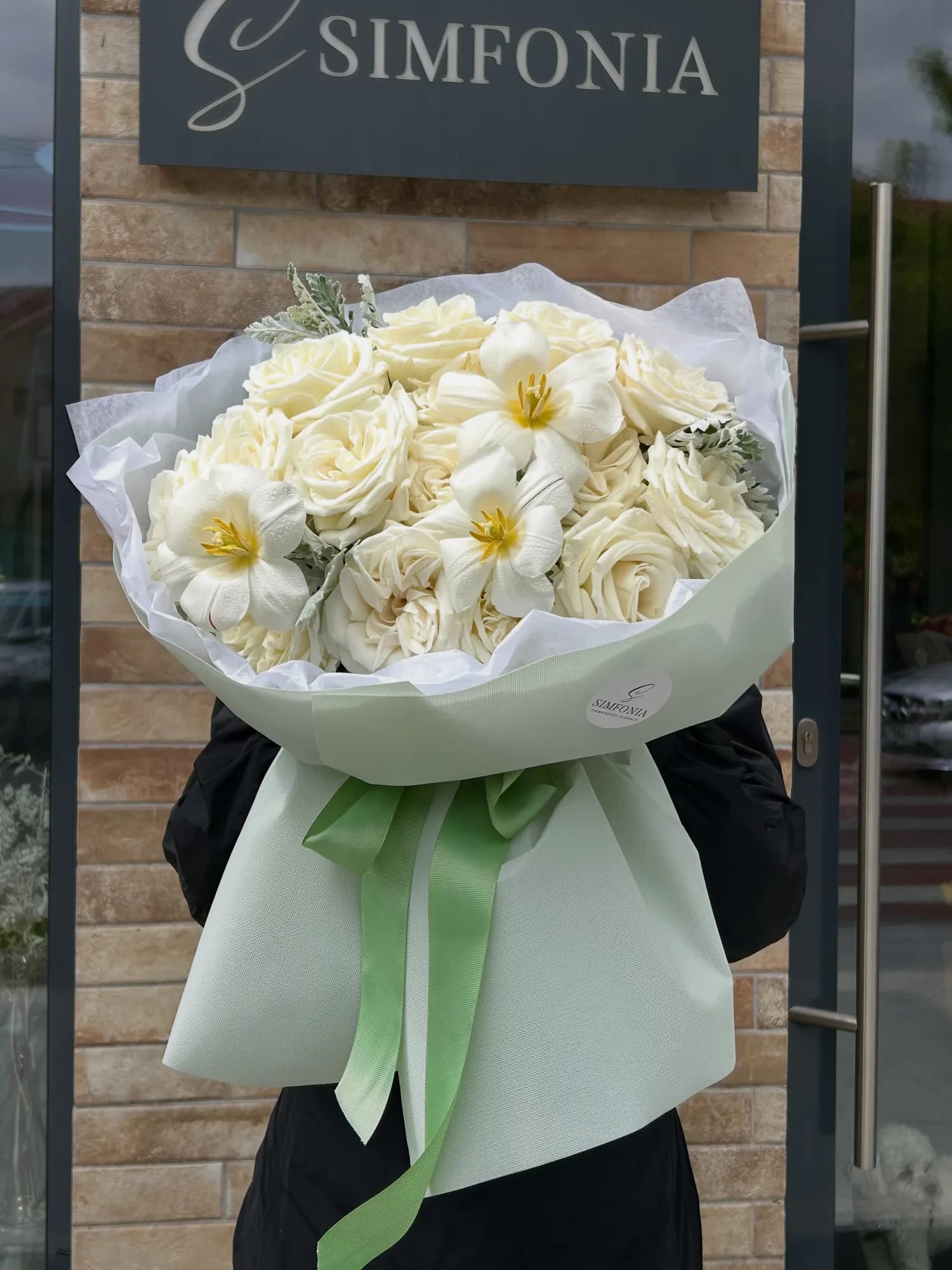 Buchet crem cu ranunculus