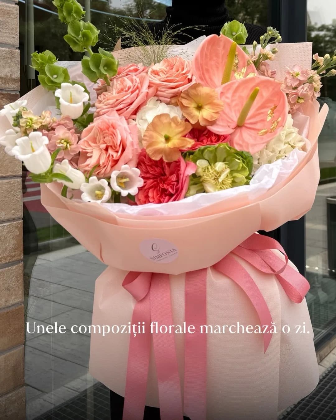Compoziție coral cu anthurium